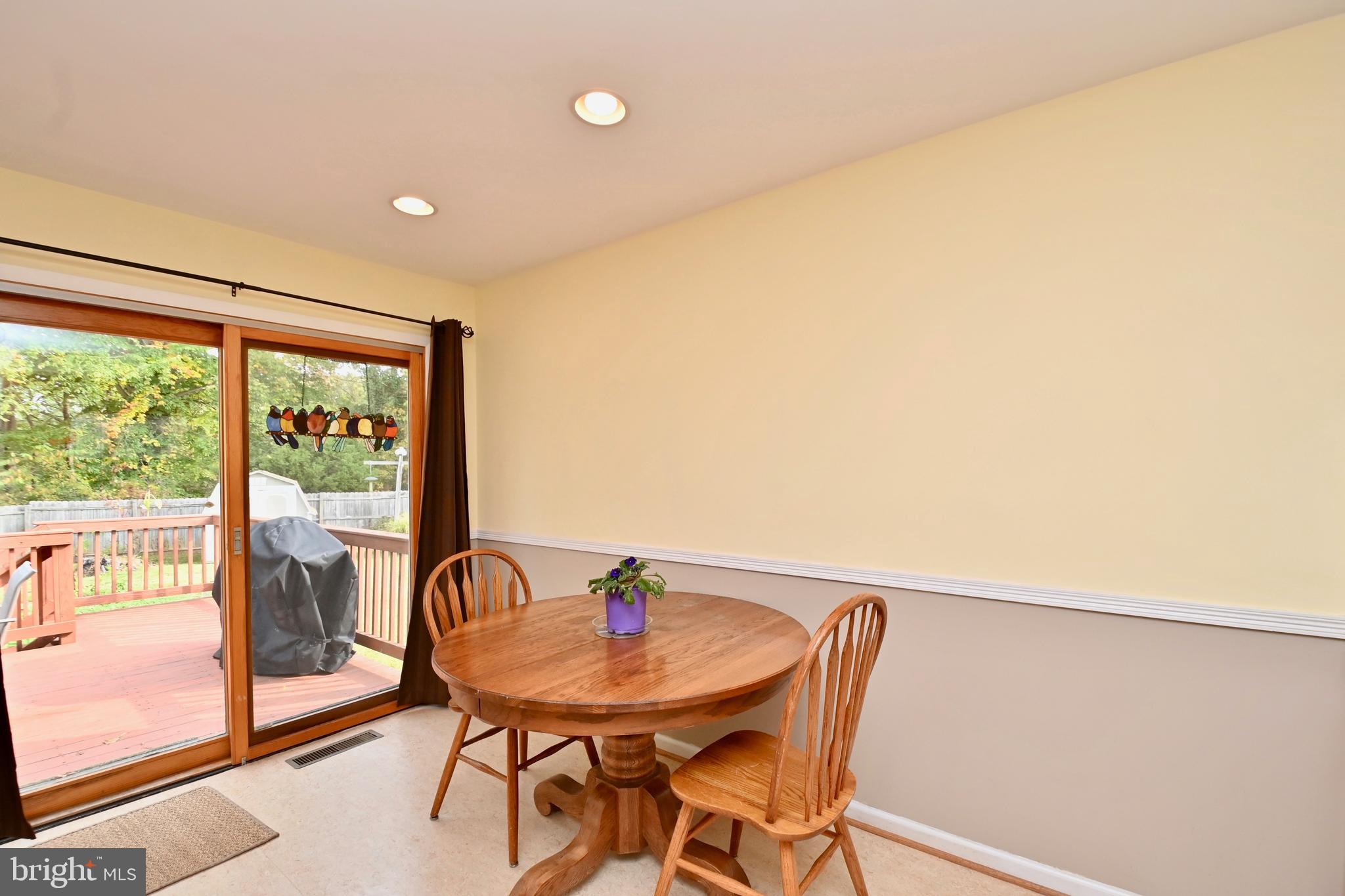 13833 Delaney Road Woodbridge, VA 22193 - Photo 9 of 34 Kitchen/Sliding Glass Door to Deck