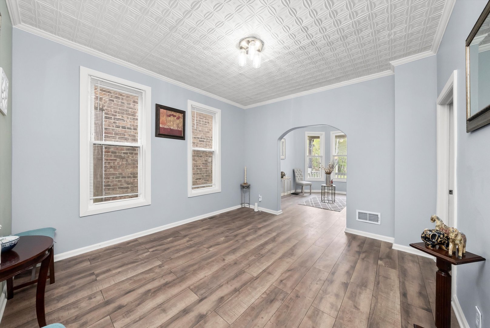 5635 South May Street Chicago, IL 60621 - Photo 2 of 35 Gallery Image 2