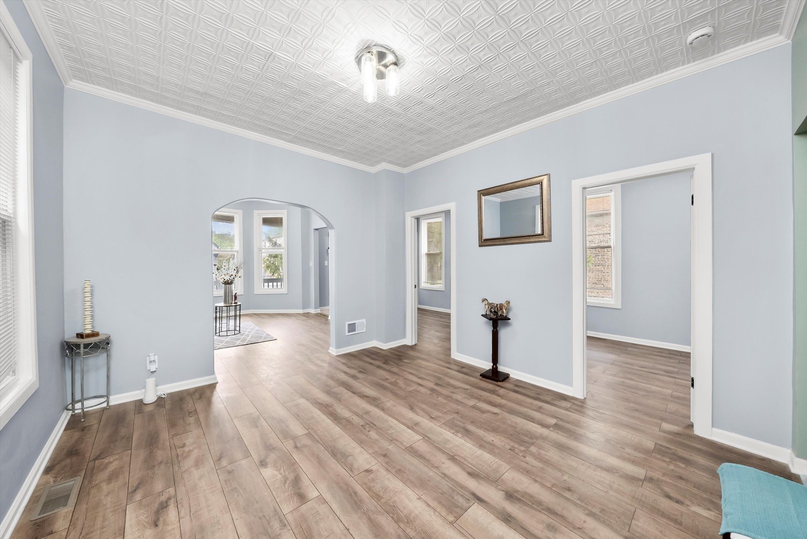 5635 South May Street Chicago, IL 60621 - Photo 3 of 35 Gallery Image 3