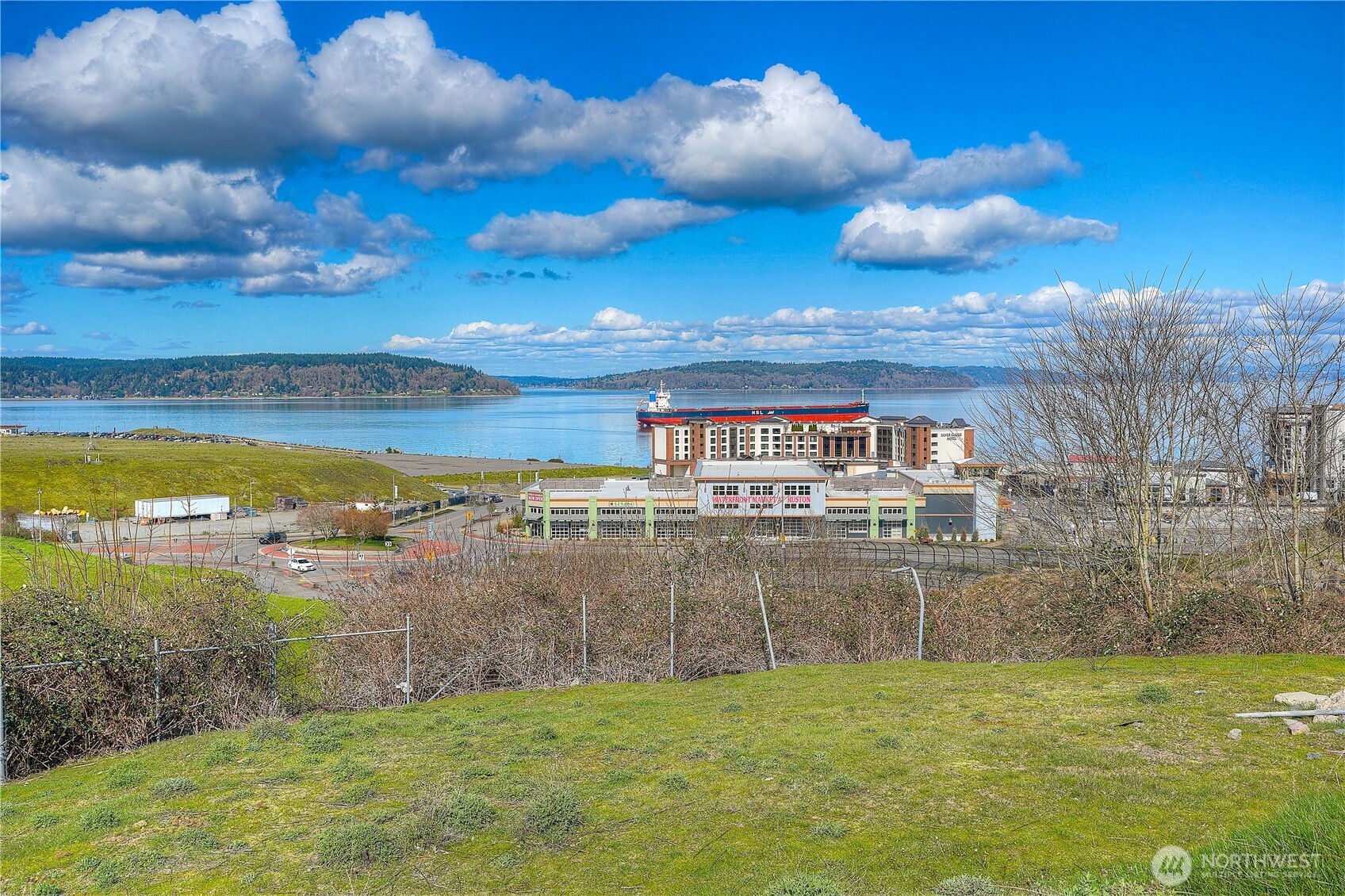 5313 North Commercial Street Ruston, WA 98407 - Photo 32 of 35 a view of a pathway with a yard
