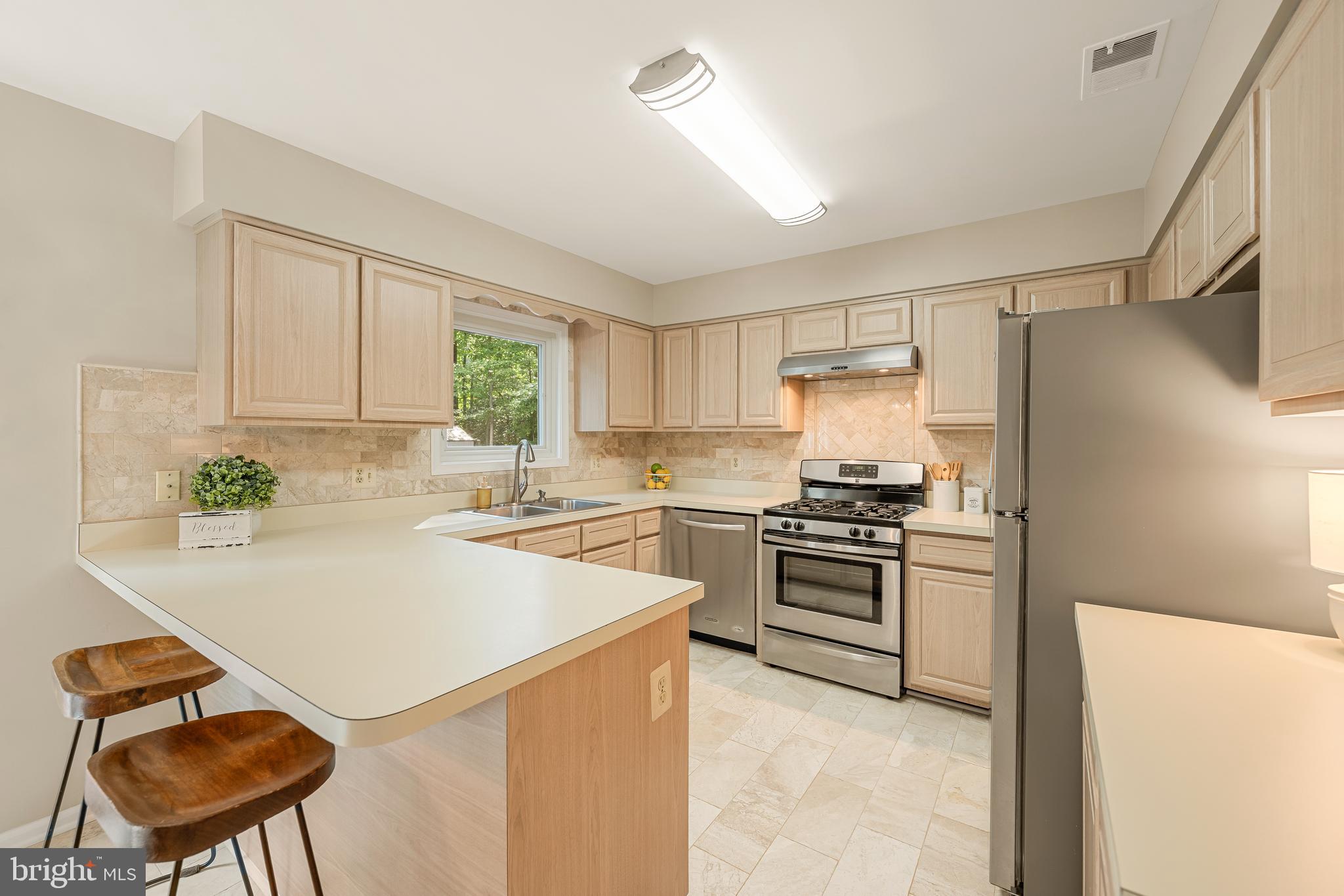 6552 Raftelis Road Burke, VA 22015 - Photo 5 of 54 Spacious Kitchen