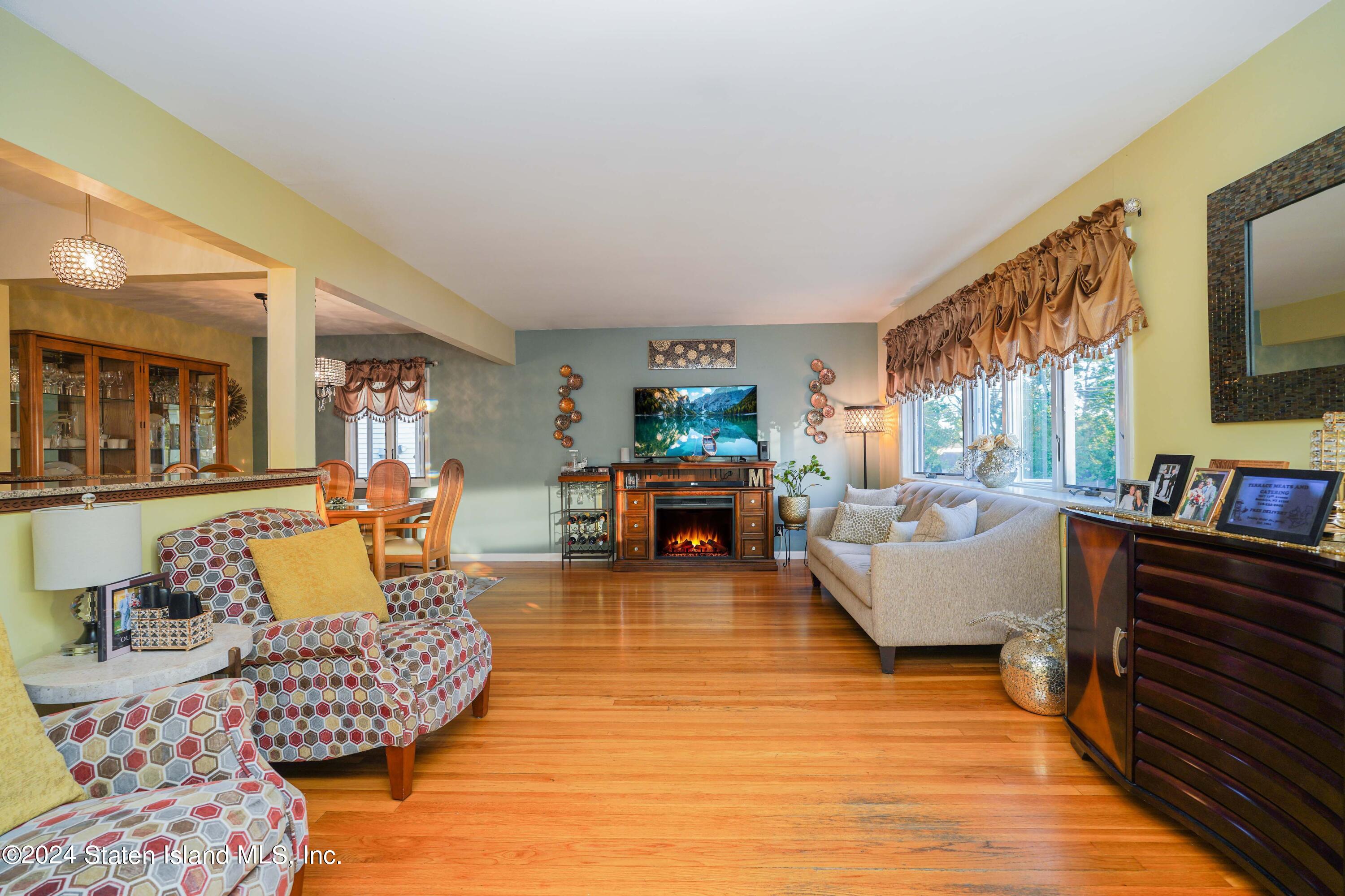 53 Ridgecrest Avenue Staten Island, NY 10312 - Photo 11 of 45 Photo Sep 09 2024, 6 27 54 AM