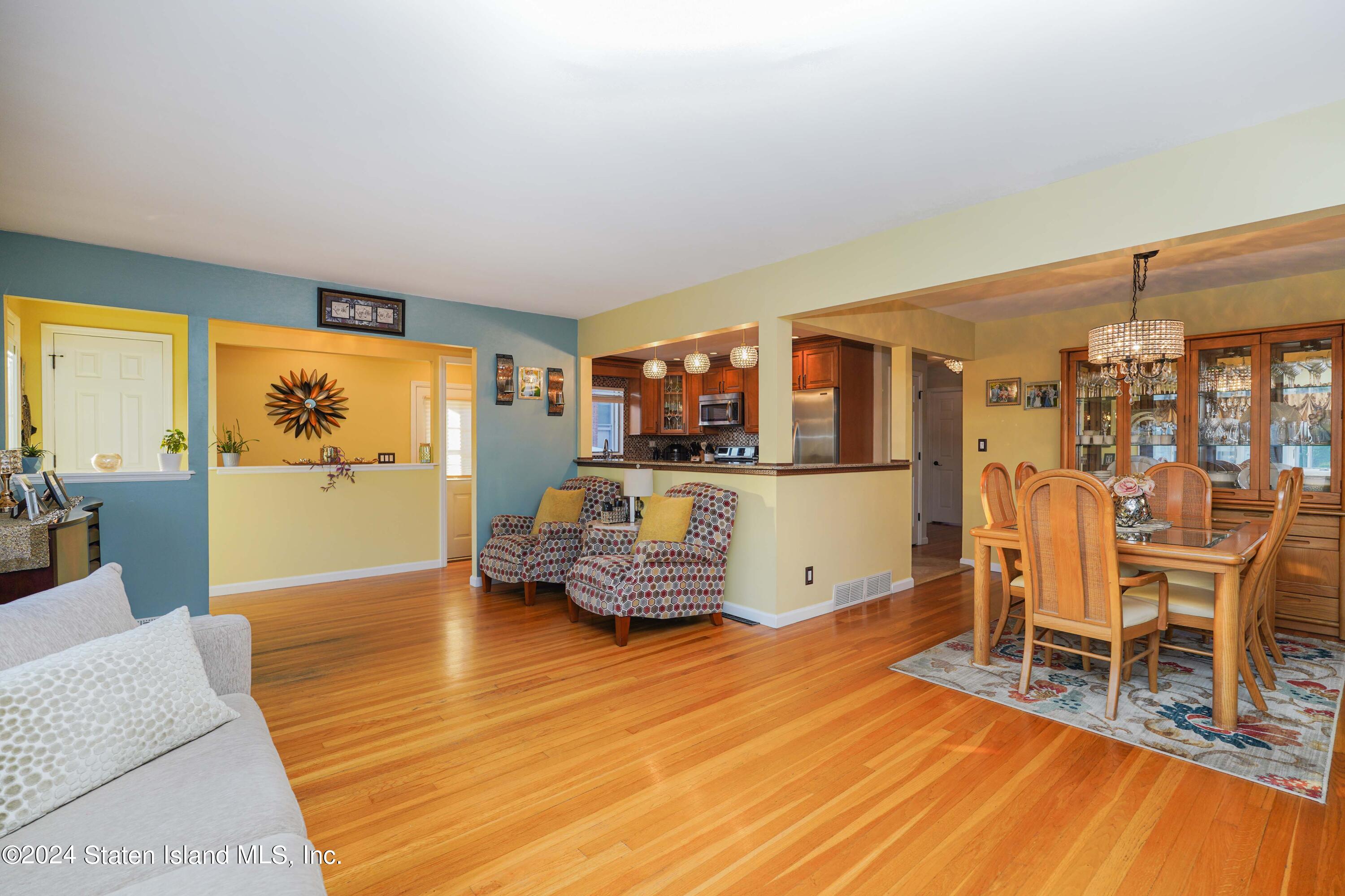 53 Ridgecrest Avenue Staten Island, NY 10312 - Photo 12 of 45 Photo Sep 09 2024, 6 28 10 AM