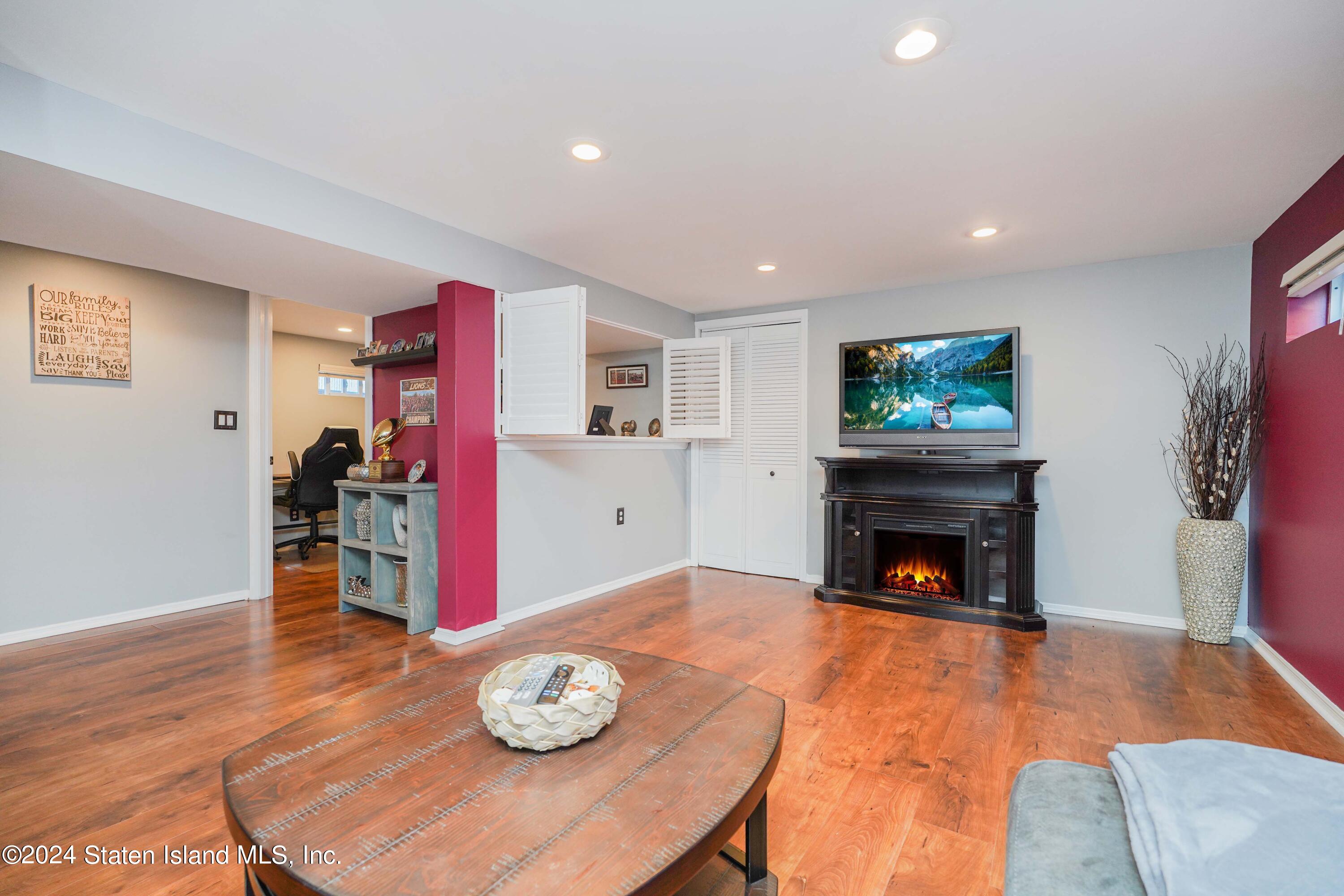 53 Ridgecrest Avenue Staten Island, NY 10312 - Photo 28 of 45 Photo Sep 09 2024, 6 33 32 AM