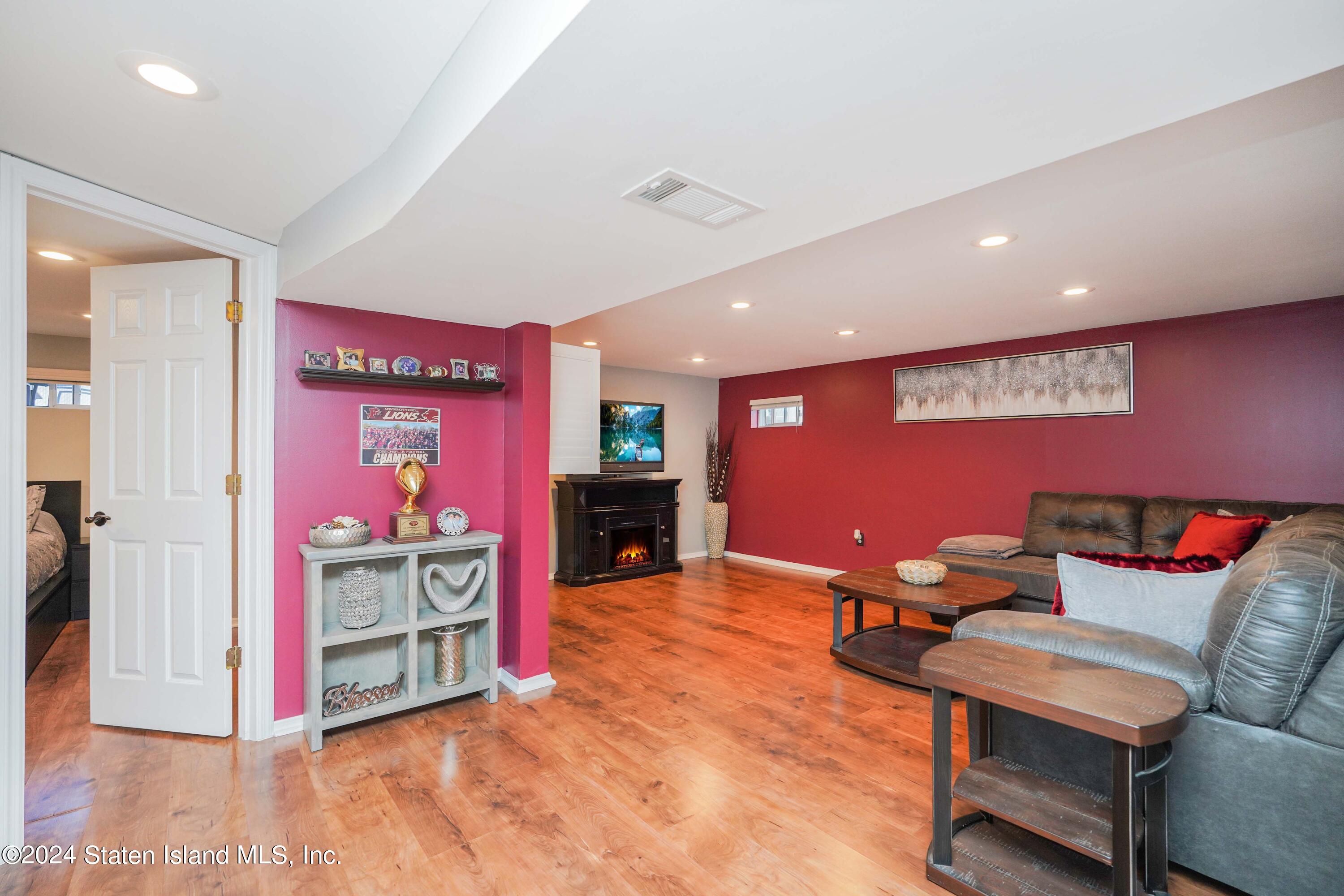 53 Ridgecrest Avenue Staten Island, NY 10312 - Photo 29 of 45 Photo Sep 09 2024, 6 33 46 AM