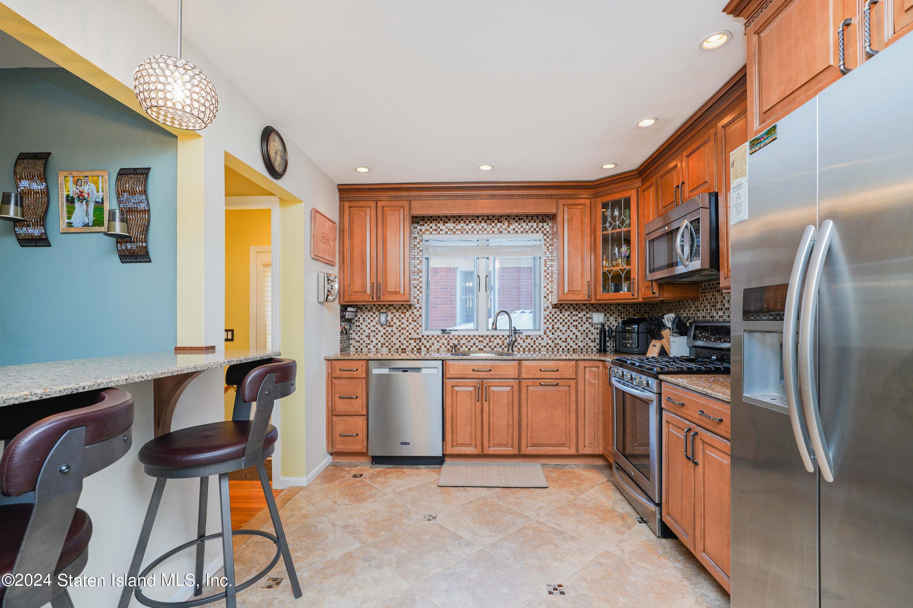 53 Ridgecrest Avenue Staten Island, NY 10312 - Photo 6 of 45 Photo Sep 09 2024, 6 29 06 AM