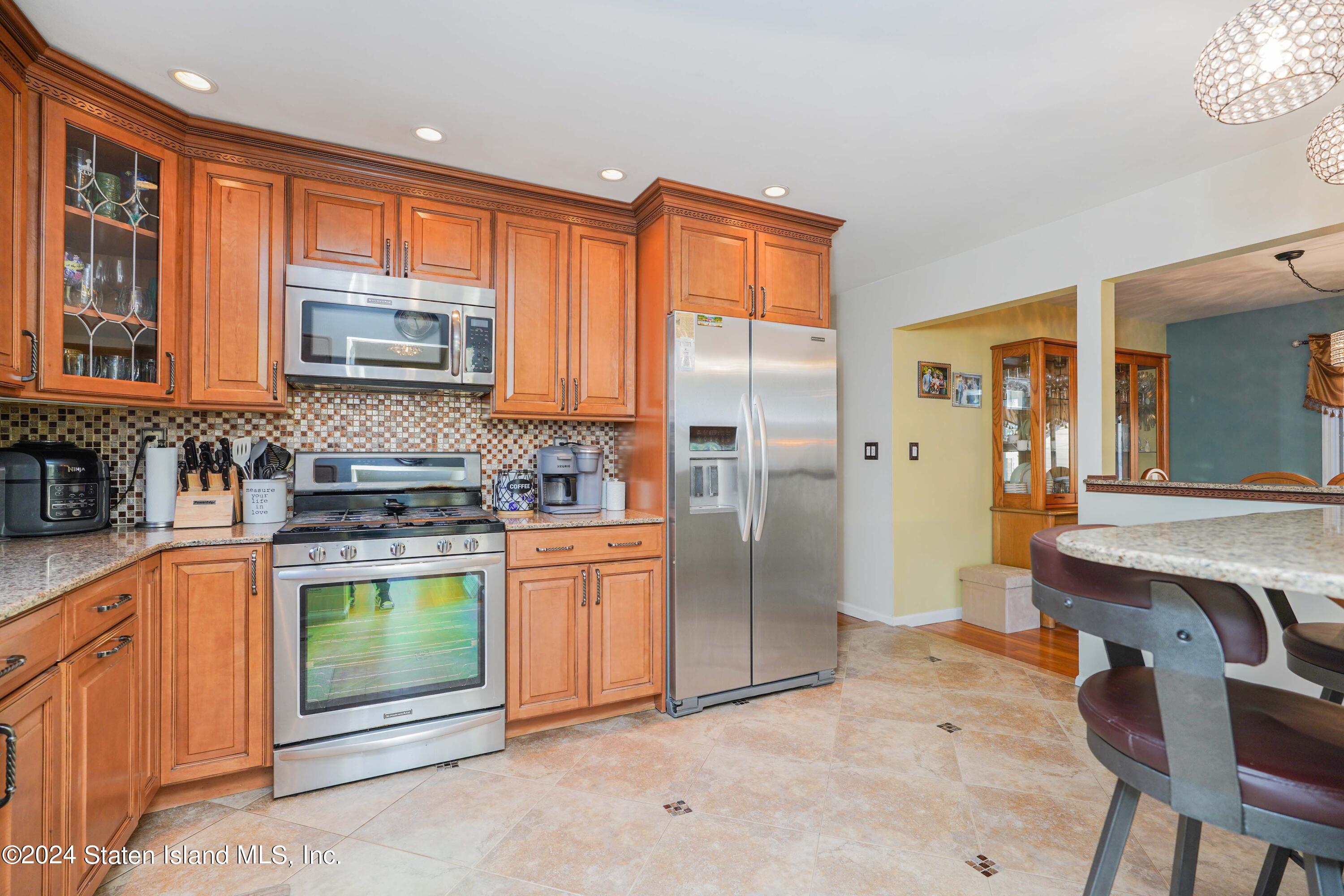 53 Ridgecrest Avenue Staten Island, NY 10312 - Photo 7 of 45 Photo Sep 09 2024, 6 29 19 AM