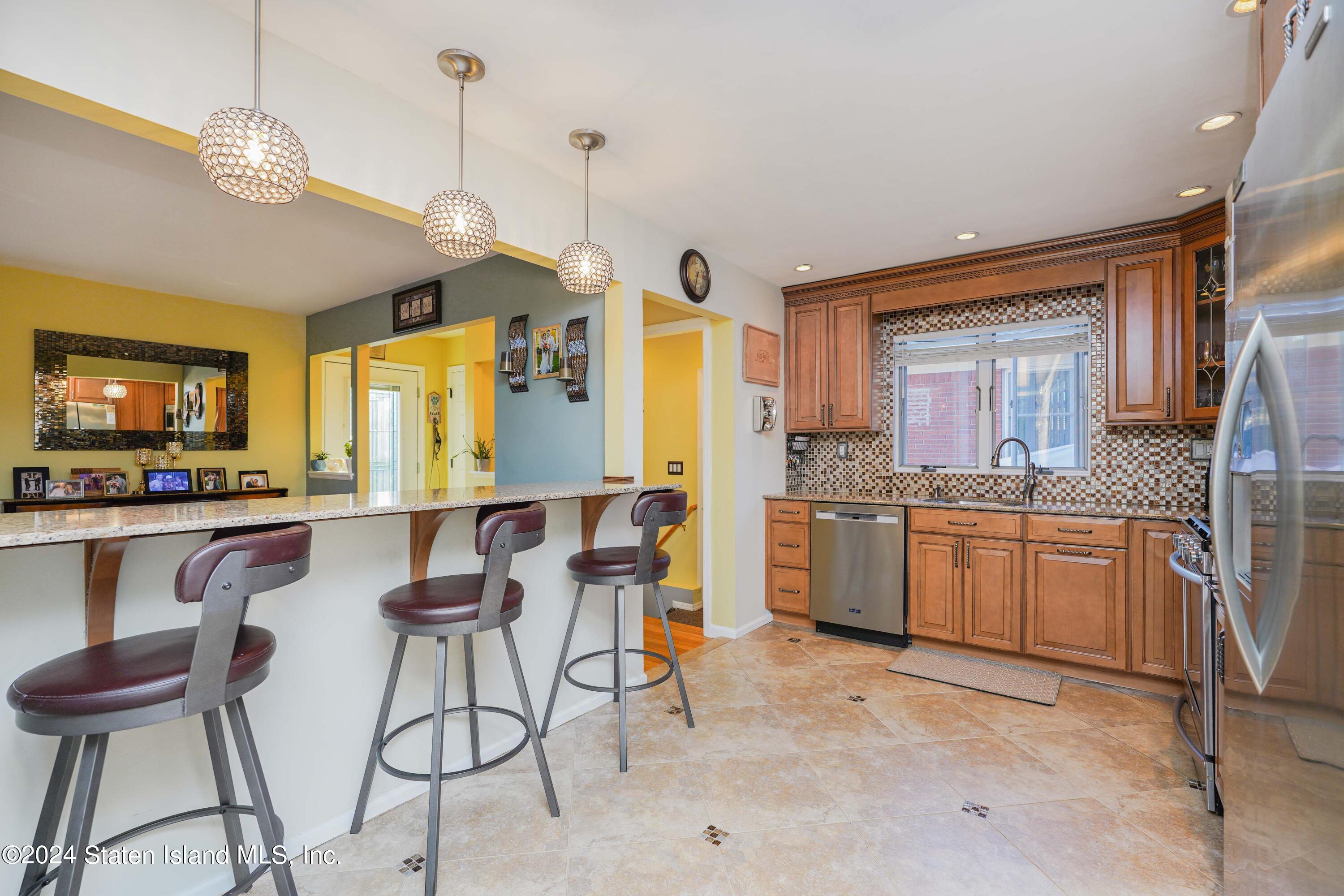 53 Ridgecrest Avenue Staten Island, NY 10312 - Photo 8 of 45 Photo Sep 09 2024, 6 28 53 AM