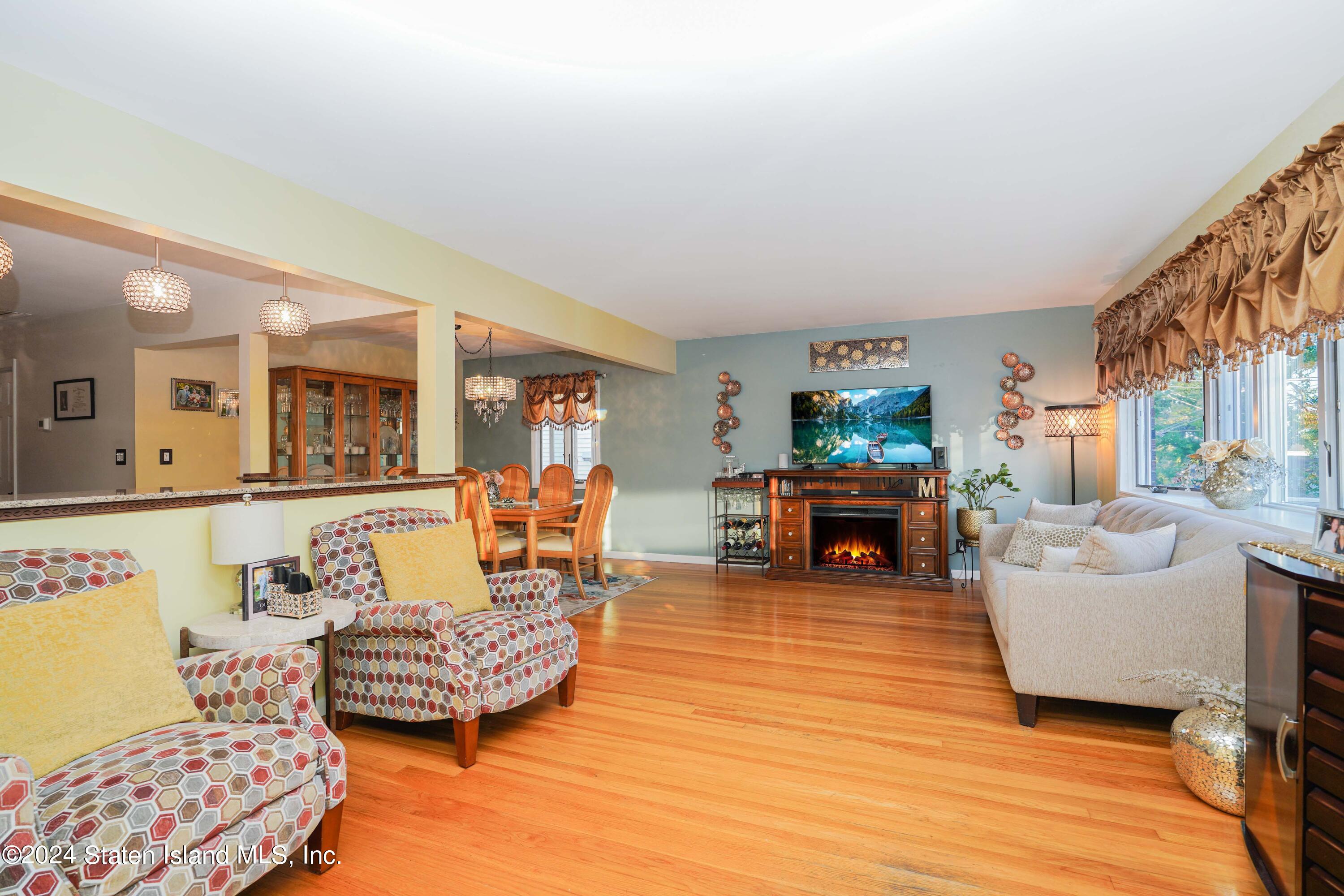 53 Ridgecrest Avenue Staten Island, NY 10312 - Photo 10 of 45 Photo Sep 09 2024, 6 27 46 AM