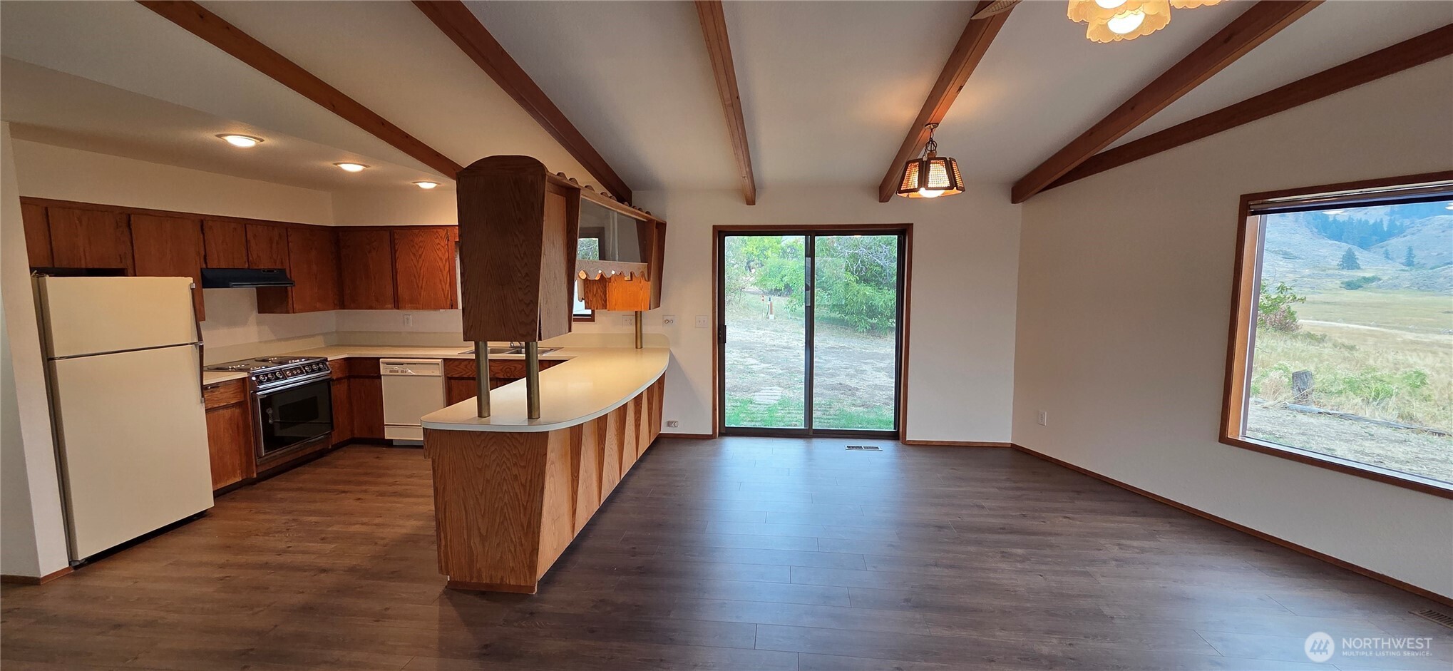 665 Wannacut Lake Road Oroville, WA 98844 - Photo 7 of 32