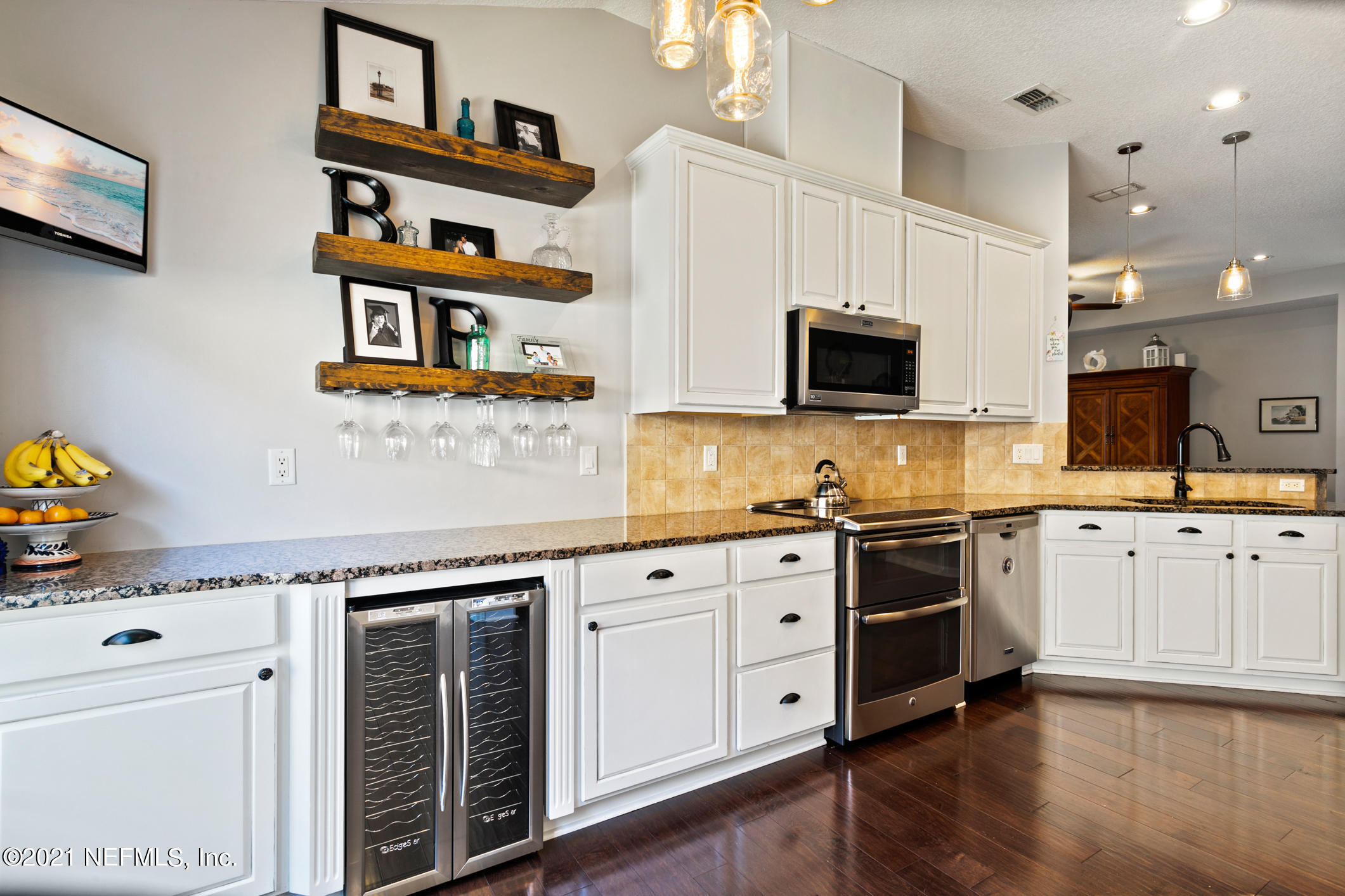 768 West Devonhurst Lane Ponte Vedra, FL 32081 - Photo 16 of 49 a kitchen with stainless steel appliances granite countertop a stove and a sink