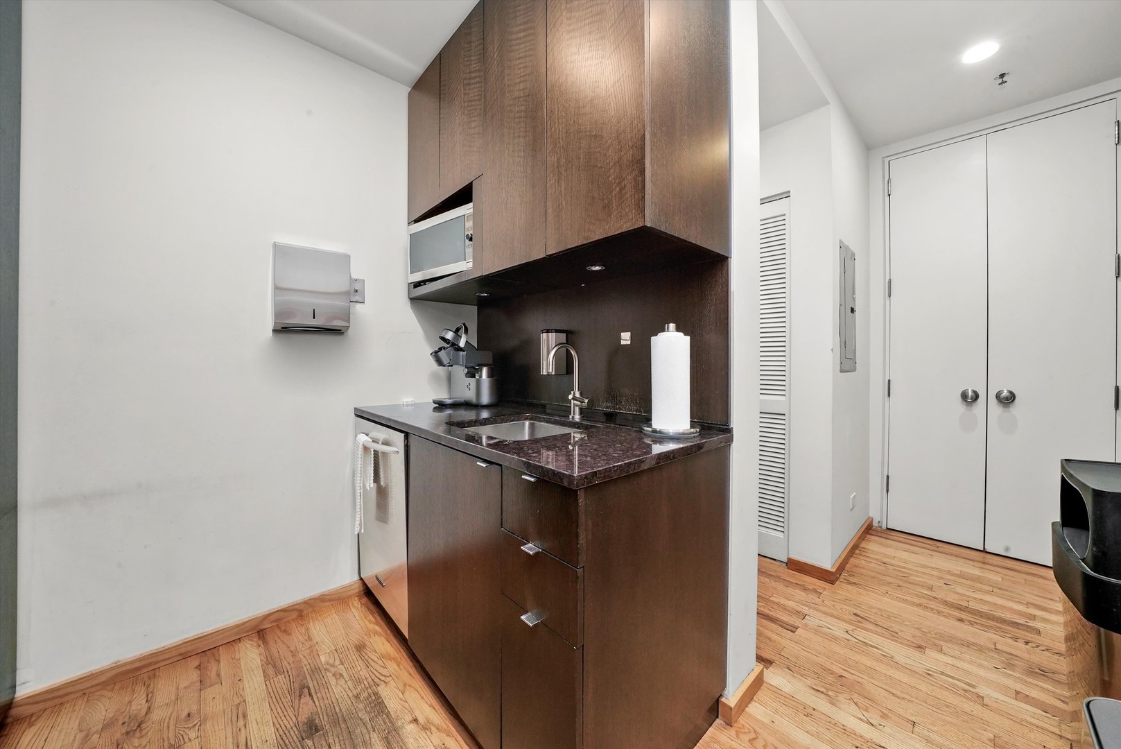 1327 West Washington Boulevard, Unit 106 Chicago, IL 60607 - Photo 16 of 22