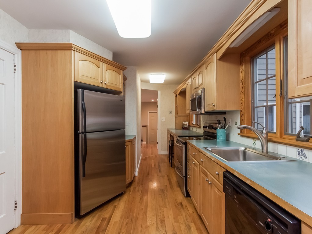 67 Hazen Street Springfield, MA 01119 - Photo 11 of 30