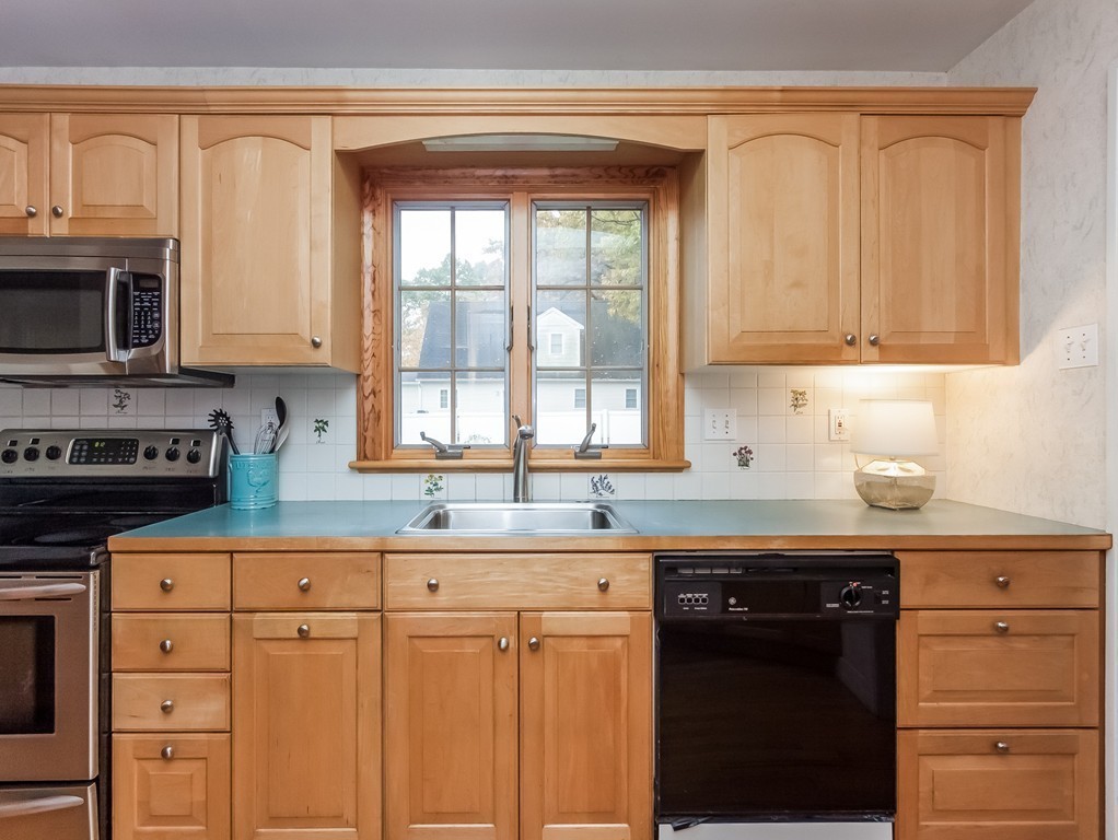 67 Hazen Street Springfield, MA 01119 - Photo 12 of 30