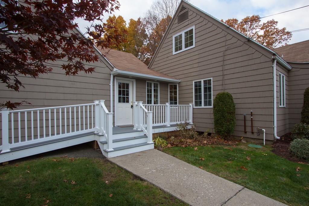 67 Hazen Street Springfield, MA 01119 - Photo 3 of 30