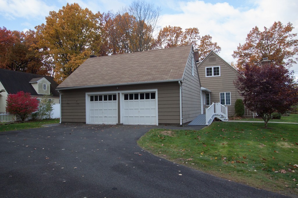 67 Hazen Street Springfield, MA 01119 - Photo 4 of 30