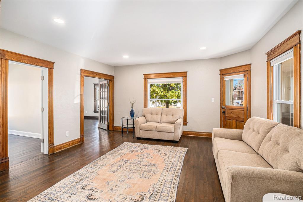 308 South Adelaide Street Fenton, MI 48430 - Photo 5 of 19