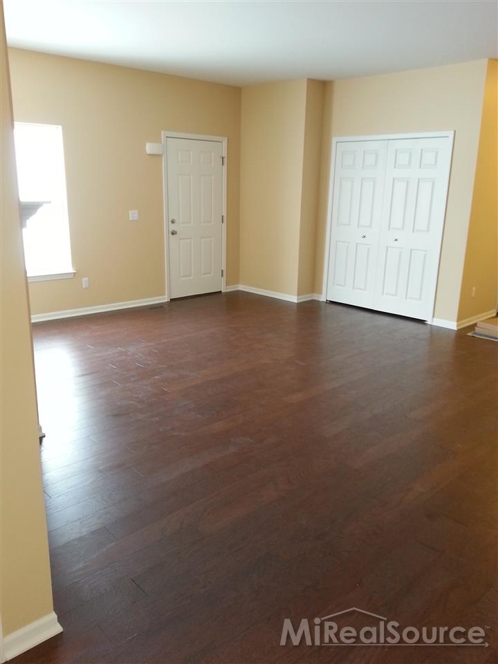 342 Brigg Street Howell, MI 48855 - Photo 7 of 14 31162690-6.JPG