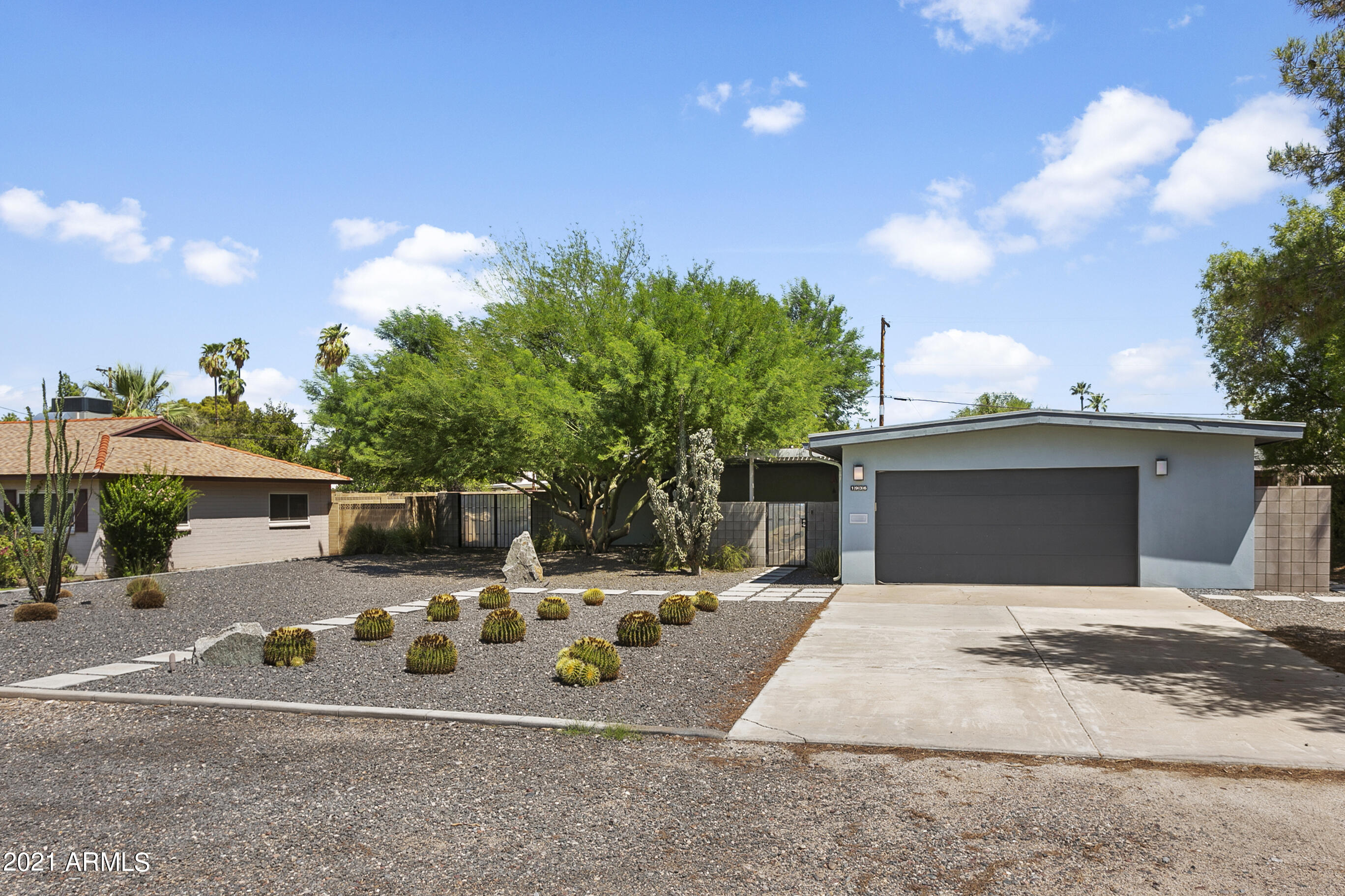 1936 East Bethany Home Road Phoenix, AZ 85016 - Photo 3 of 26 Large 2 car garage & other parking