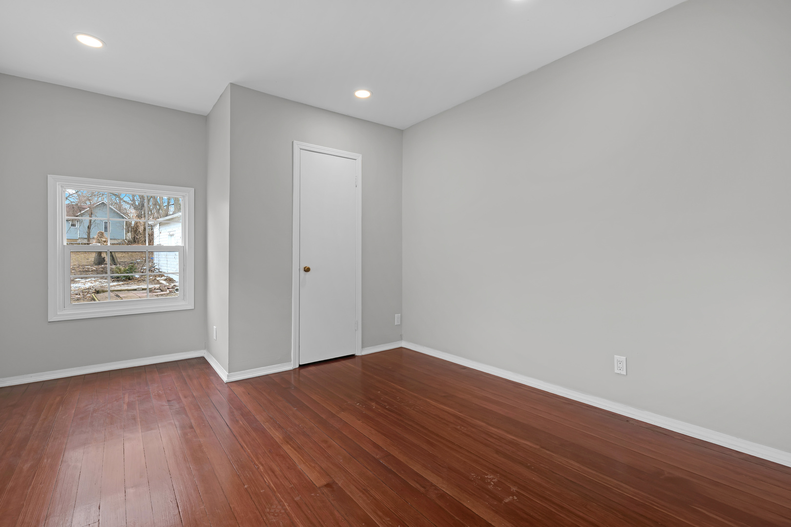 643 Wing Street Elgin, IL 60123 - Photo 11 of 29