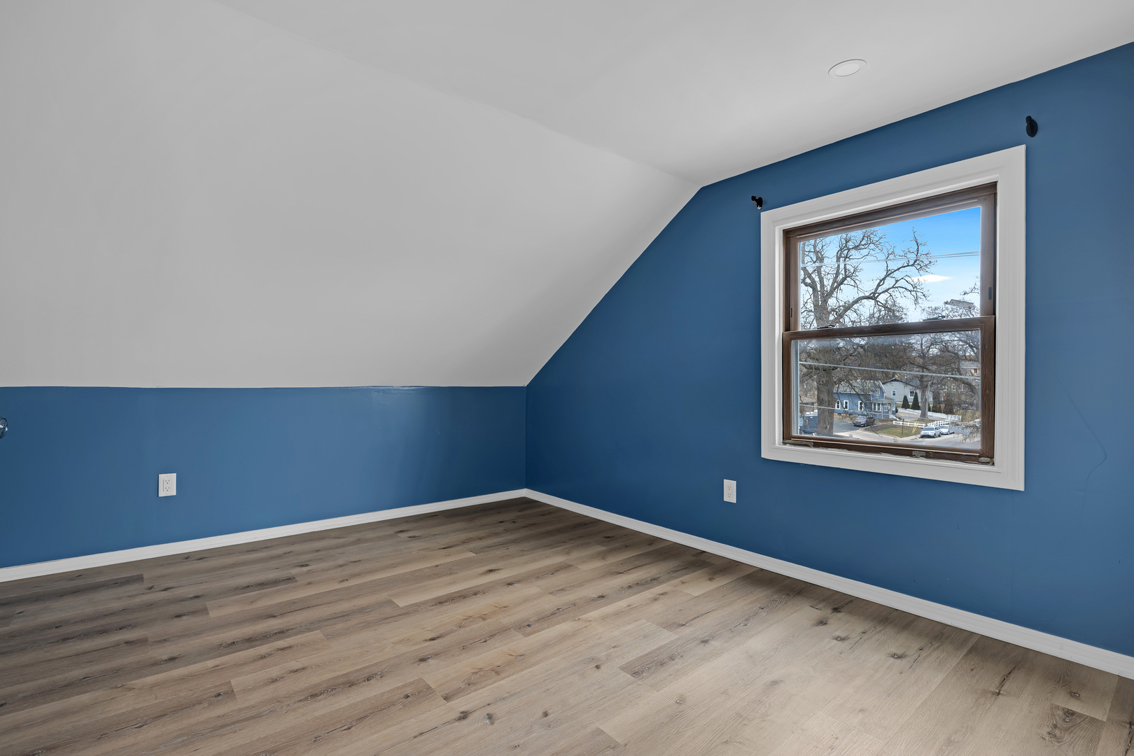 643 Wing Street Elgin, IL 60123 - Photo 13 of 29