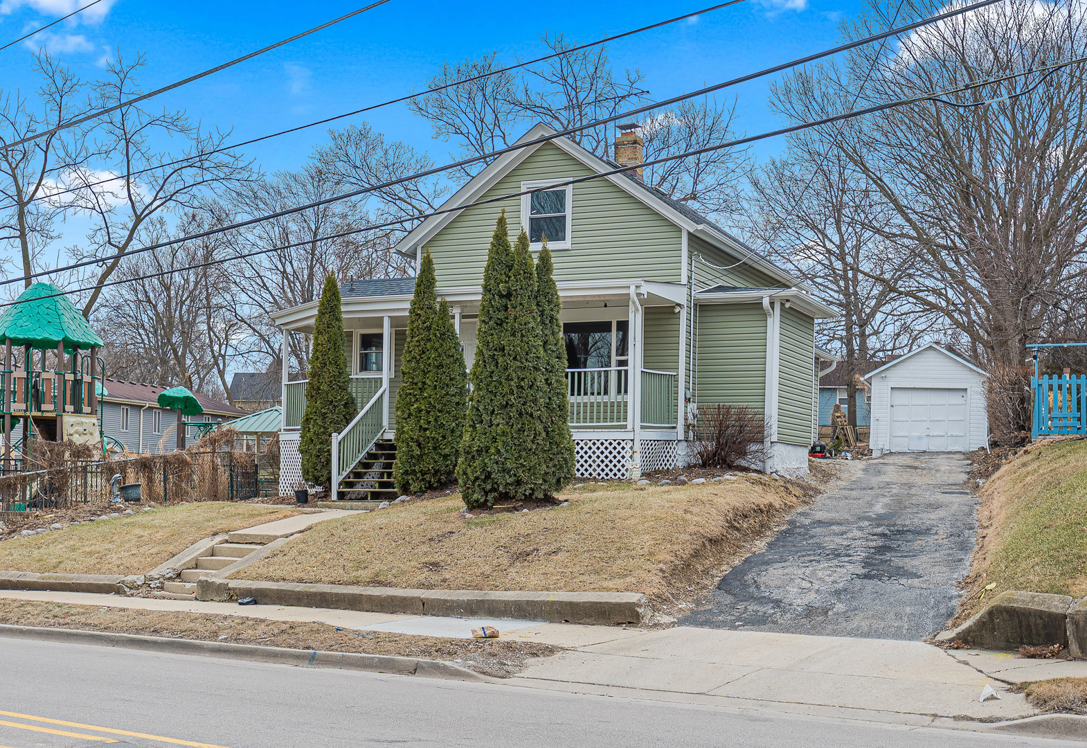 643 Wing Street Elgin, IL 60123 - Photo 2 of 29