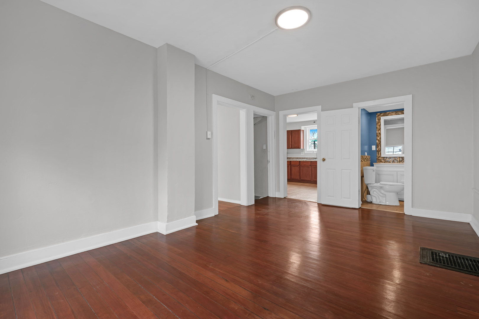 643 Wing Street Elgin, IL 60123 - Photo 8 of 29