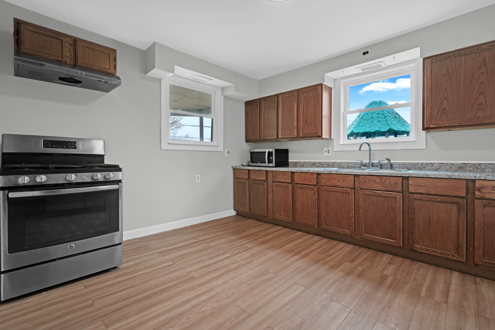 643 Wing Street Elgin, IL 60123 - Photo 9 of 29