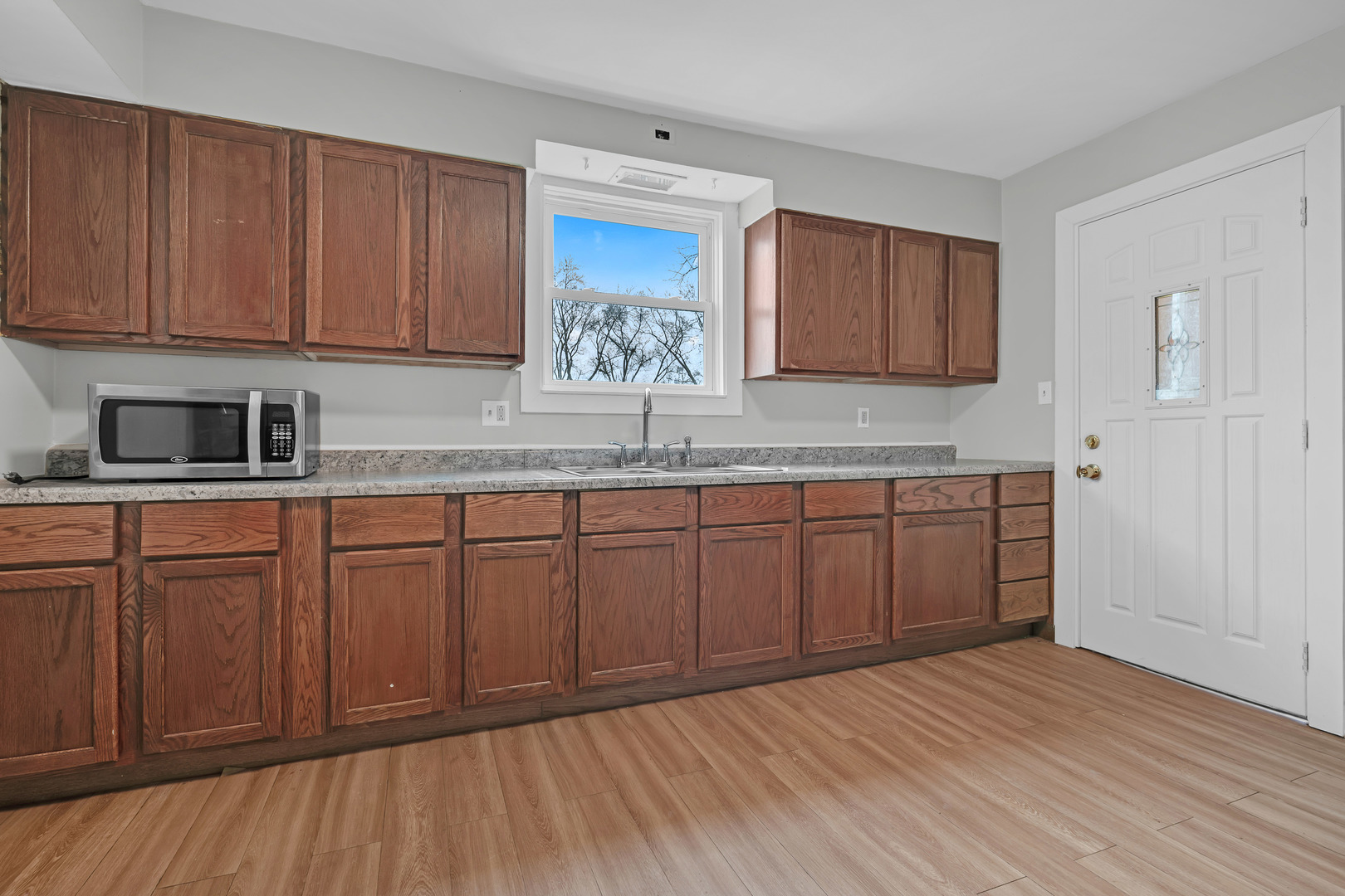 643 Wing Street Elgin, IL 60123 - Photo 10 of 29