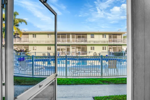 $149,900 | 2100 Northeast 38th Street, Unit 135, Lighthouse Point, FL 33064