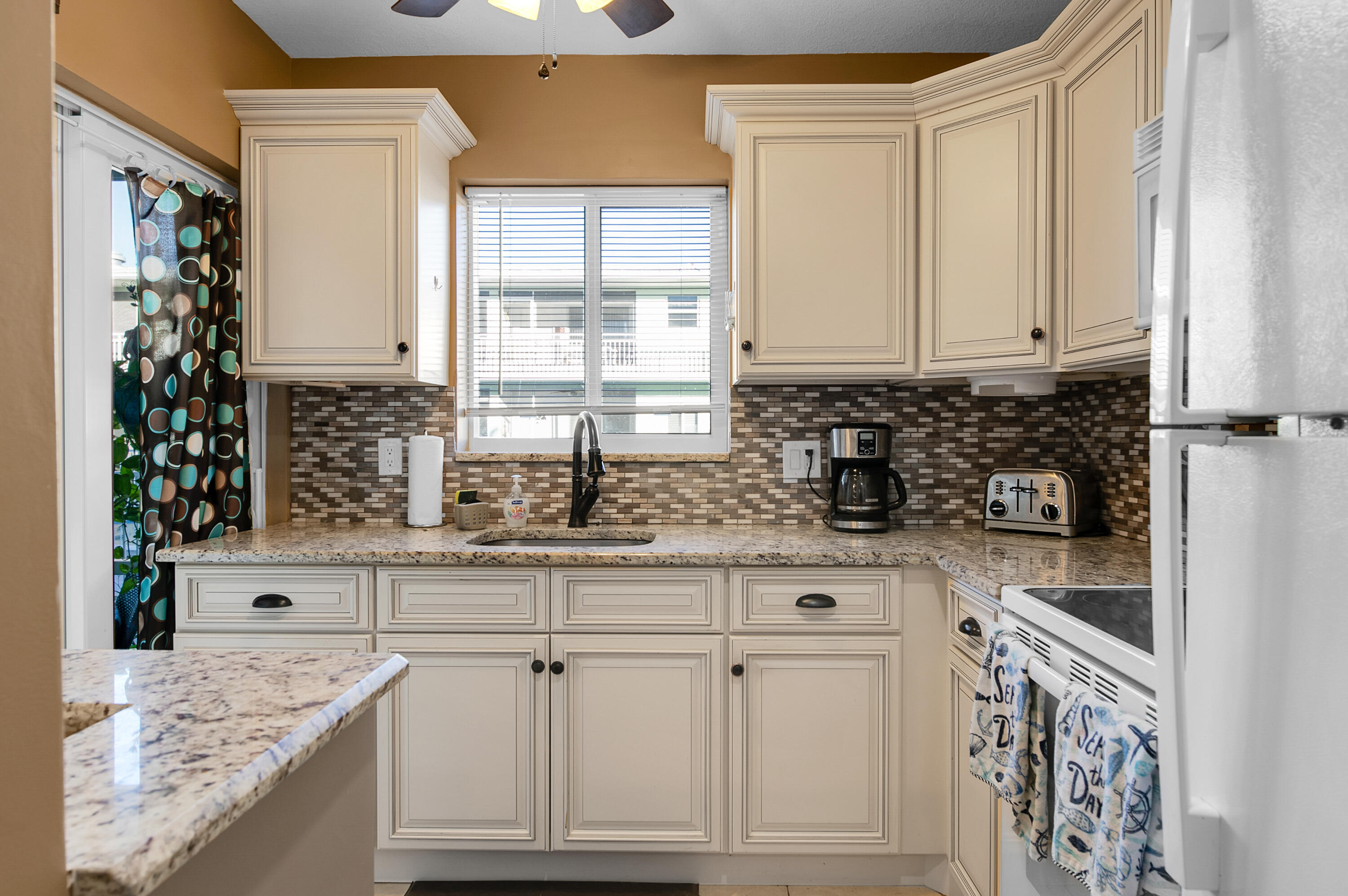 2100 Northeast 38th Street, Unit 135 Lighthouse Point, FL 33064 - Photo 6 of 32 135-21