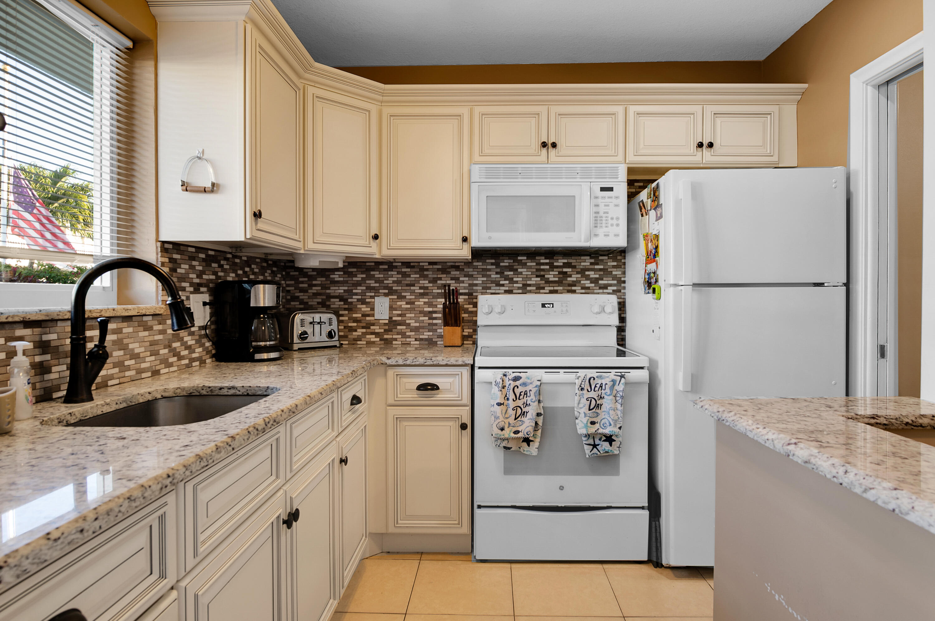 2100 Northeast 38th Street, Unit 135 Lighthouse Point, FL 33064 - Photo 7 of 32 135-23