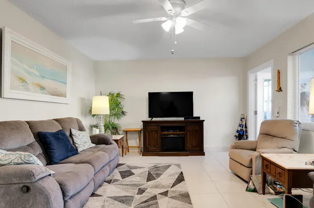 $149,900 | 2100 Northeast 38th Street, Unit 135, Lighthouse Point, FL 33064