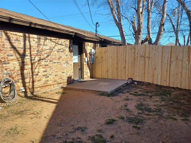 $1,350 | 502 Dipert Court, Arlington, TX 76012