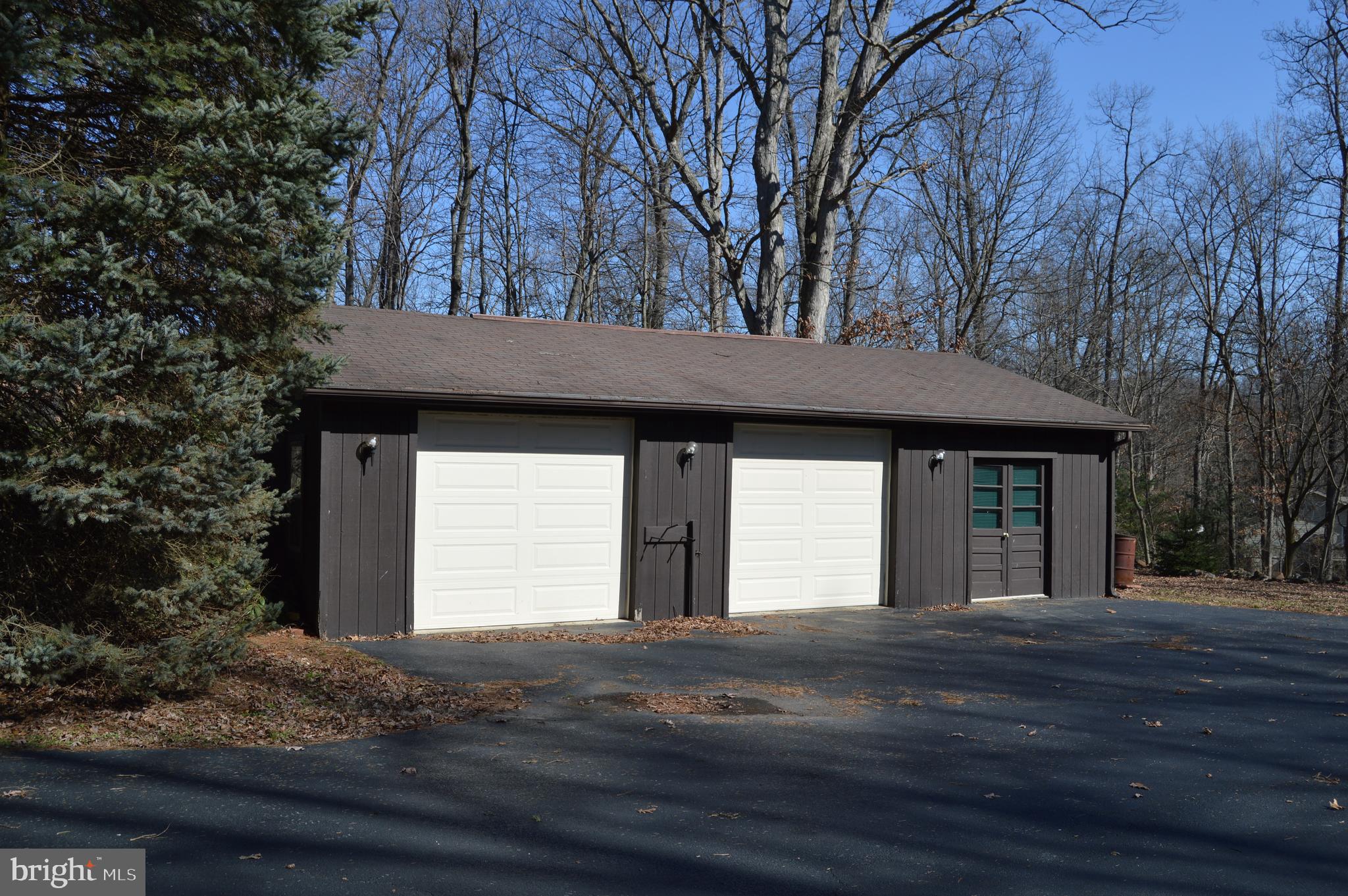 Oversized garage and office