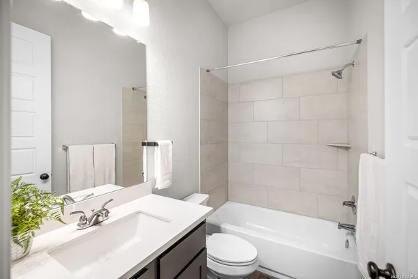 $3,200 | 429 Juana Way, New Braunfels, TX 78132