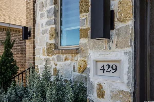 $3,200 | 429 Juana Way, New Braunfels, TX 78132