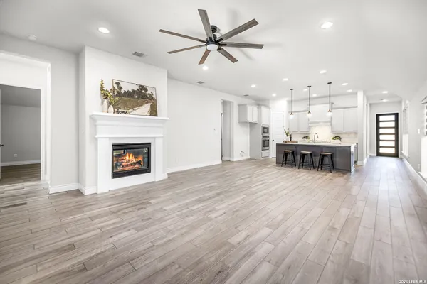 $3,200 | 429 Juana Way, New Braunfels, TX 78132