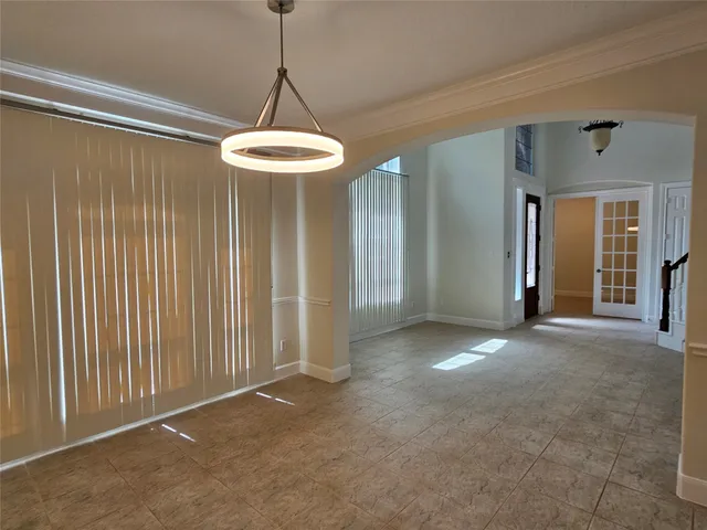 a view of a livingroom with a ceiling fan