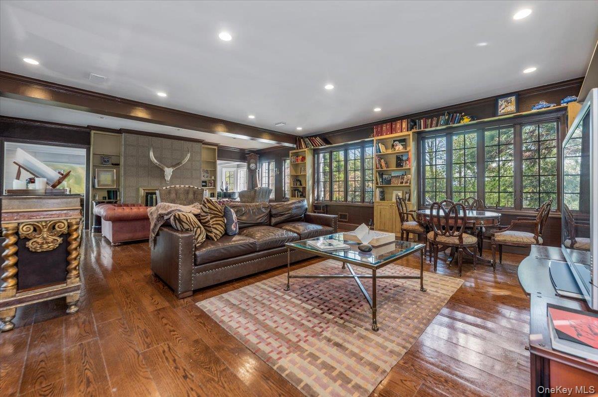 126 Station Road Great Neck, NY 11023 - Photo 8 of 49