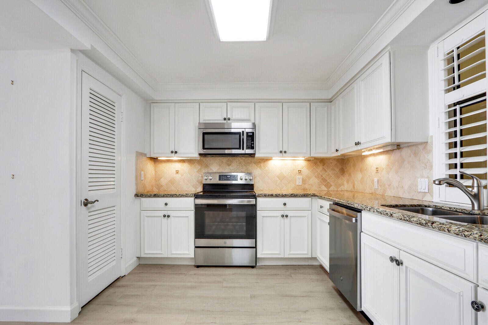 200 South Beach Road, Unit 302 Jupiter, FL 33469 - Photo 8 of 25 Kitchen