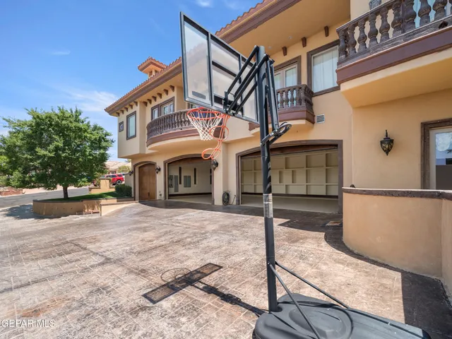 $2,695,500 | 128 Camino Barranca Drive, El Paso, TX 79912