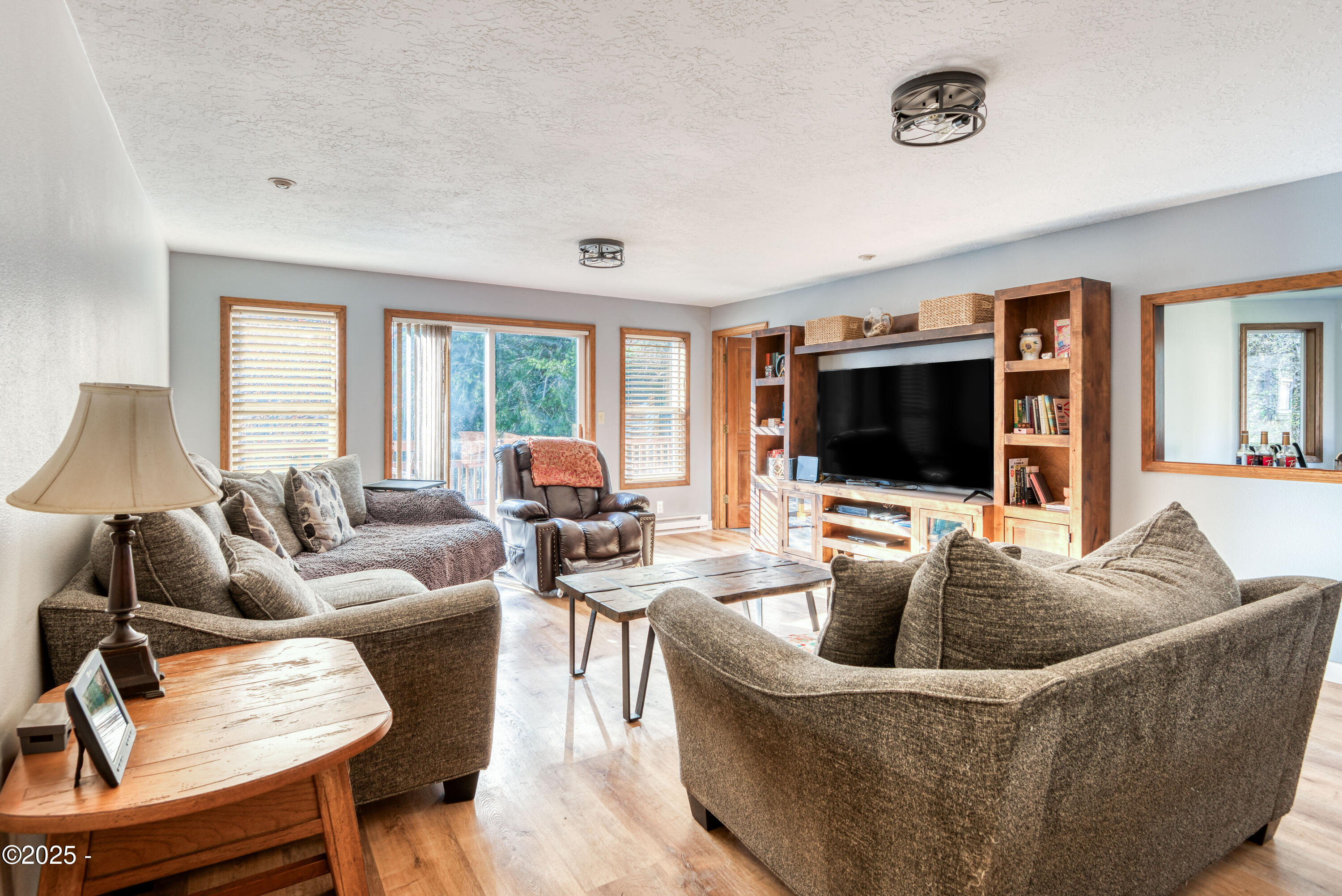 312 Southeast Davis Road Newport, OR 97365 - Photo 14 of 30 Great room