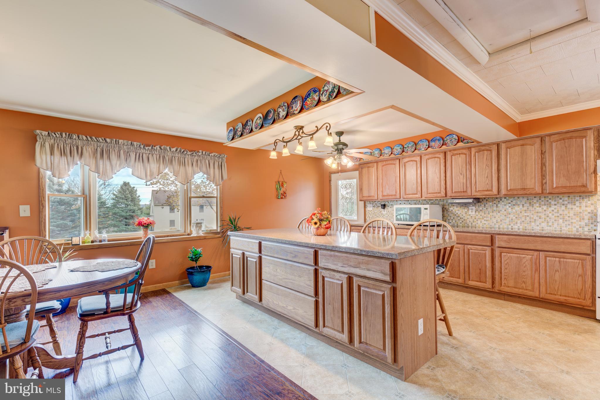 650 Jasontown Road Westminster, MD 21158 - Photo 8 of 41 Kitchen and Dining area