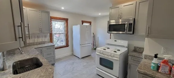 $3,200 | 68 Aldrich Street, Unit 2, Boston, MA 02131