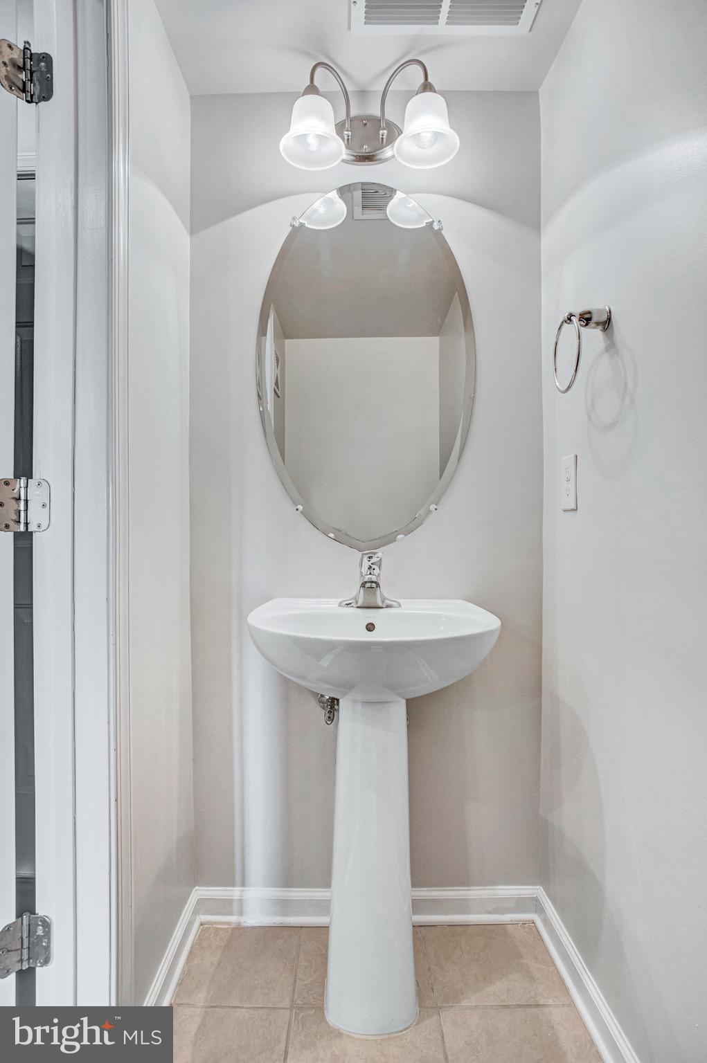 20586 Maitland Terrace Ashburn, VA 20147 - Photo 9 of 24 a bathroom with a sink a mirror and vanity