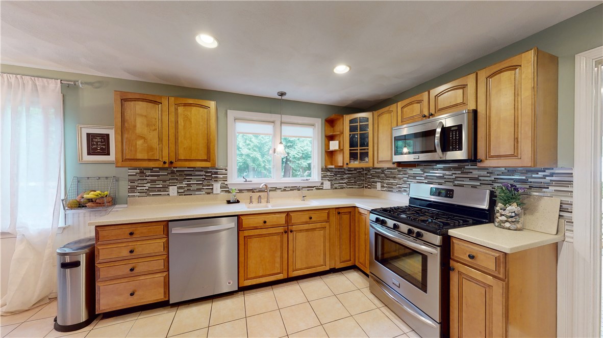 170 Grand View Road East Greenwich, RI 02818 - Photo 13 of 33 Gallery Image 13