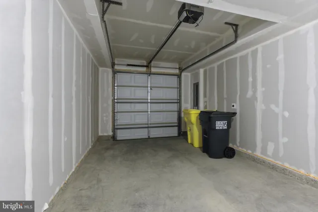 a view of empty room with an empty space