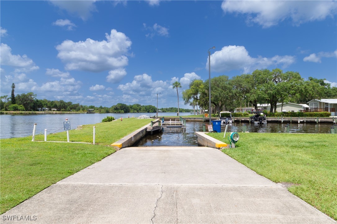 21 Aloe Alva, FL 33920 - Photo 5 of 36