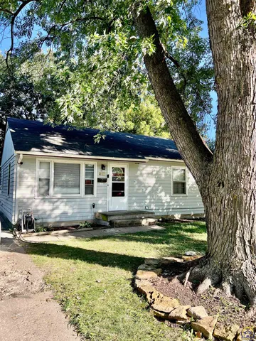 $124,900 | 912 Southwest Frazier Avenue, Topeka, KS 66606